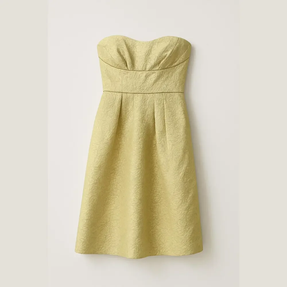 BCBG Maxazria  Strapless pale yellow and silver metallic Dress size 6 never worn
